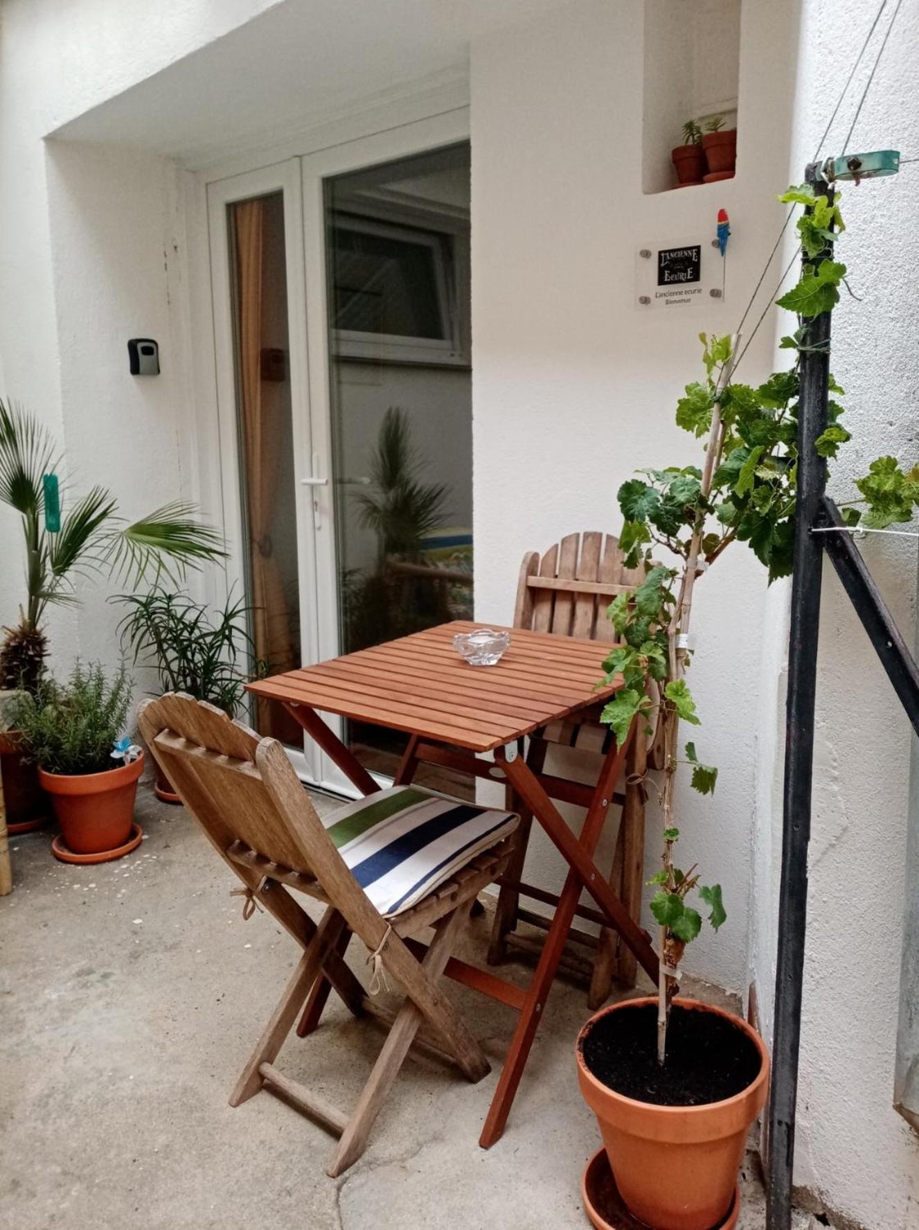 L'ancienne Ecurie, Near Carcassonne, Private And Charming Corporate Bookings Accepted