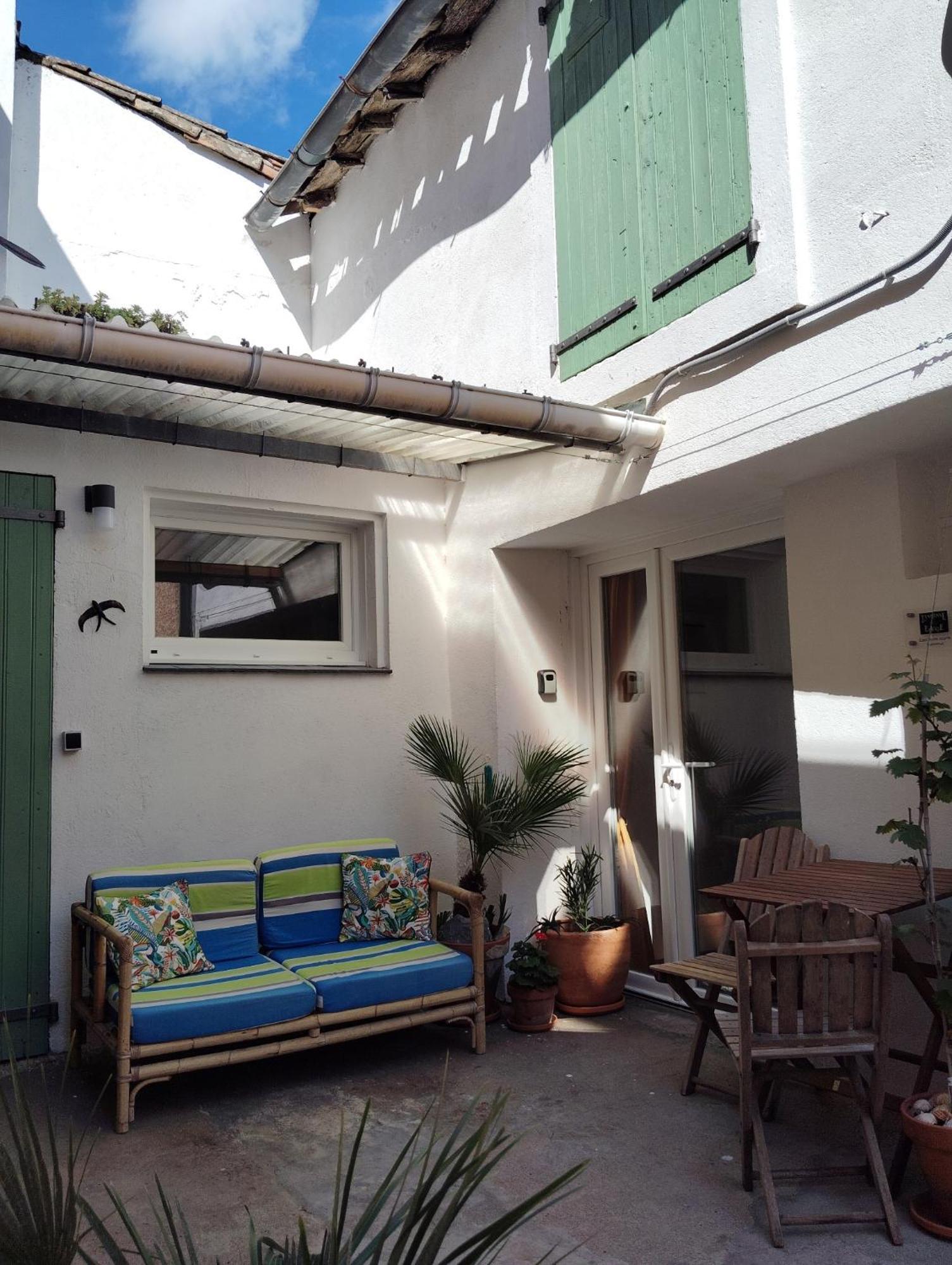 L'ancienne Ecurie, Near Carcassonne, Private And Charming Corporate Bookings Accepted Badens
